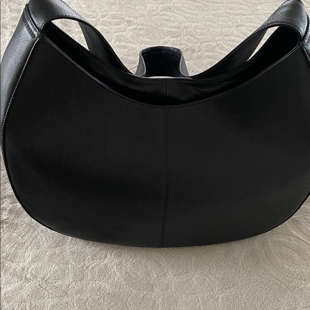 Elegant Black Genuine Leather Shoulder Bag - Picture 2 of 5
